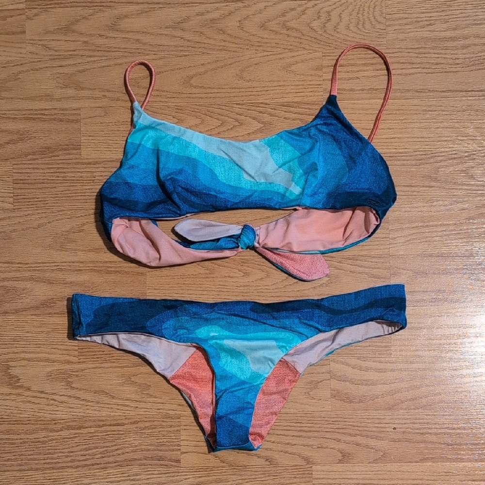 Reversible Billabong Bikini Set - Picture 2 of 4